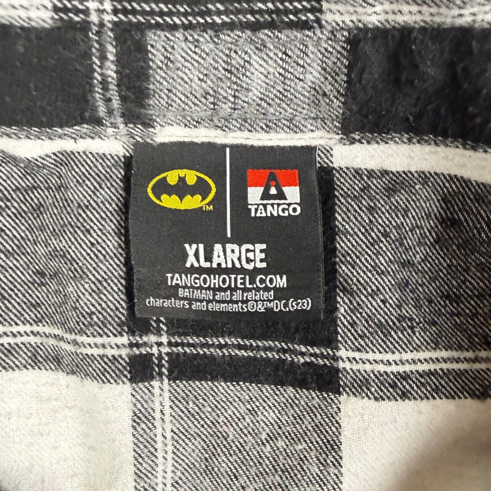 Batman‎ Tango Hotel Flannel Shirt Mens XL Black White Plaid Dark Knight Graphic - Picture 3 of 10